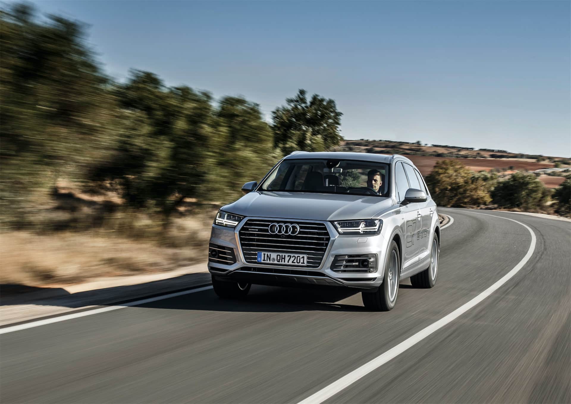 audi q7 e-tron elektromos töltés, töltő és töltőkábel