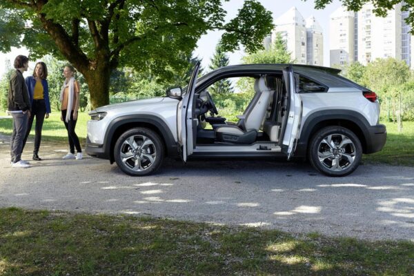 Mazda mx30 töltés, elektromos autó töltőkábel, leírás, szabadidő Mazda mx30 töltés, elektromos autó töltőkábel, leírás, szabadidő