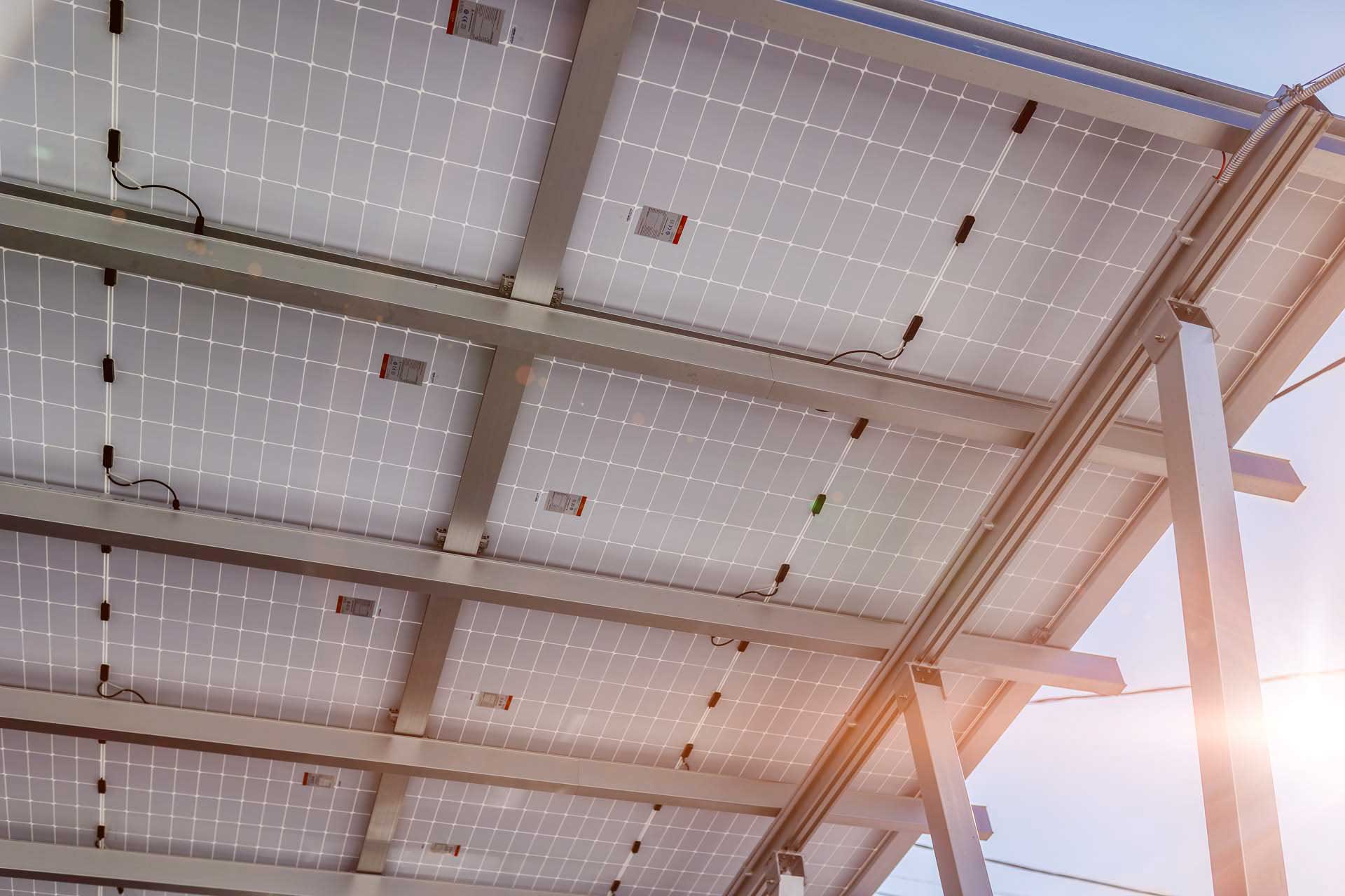 napelemes kocsibeálló, elektromos autó töltéssel, solar carport, megújuló energia, optimalizált napelemes rendszer