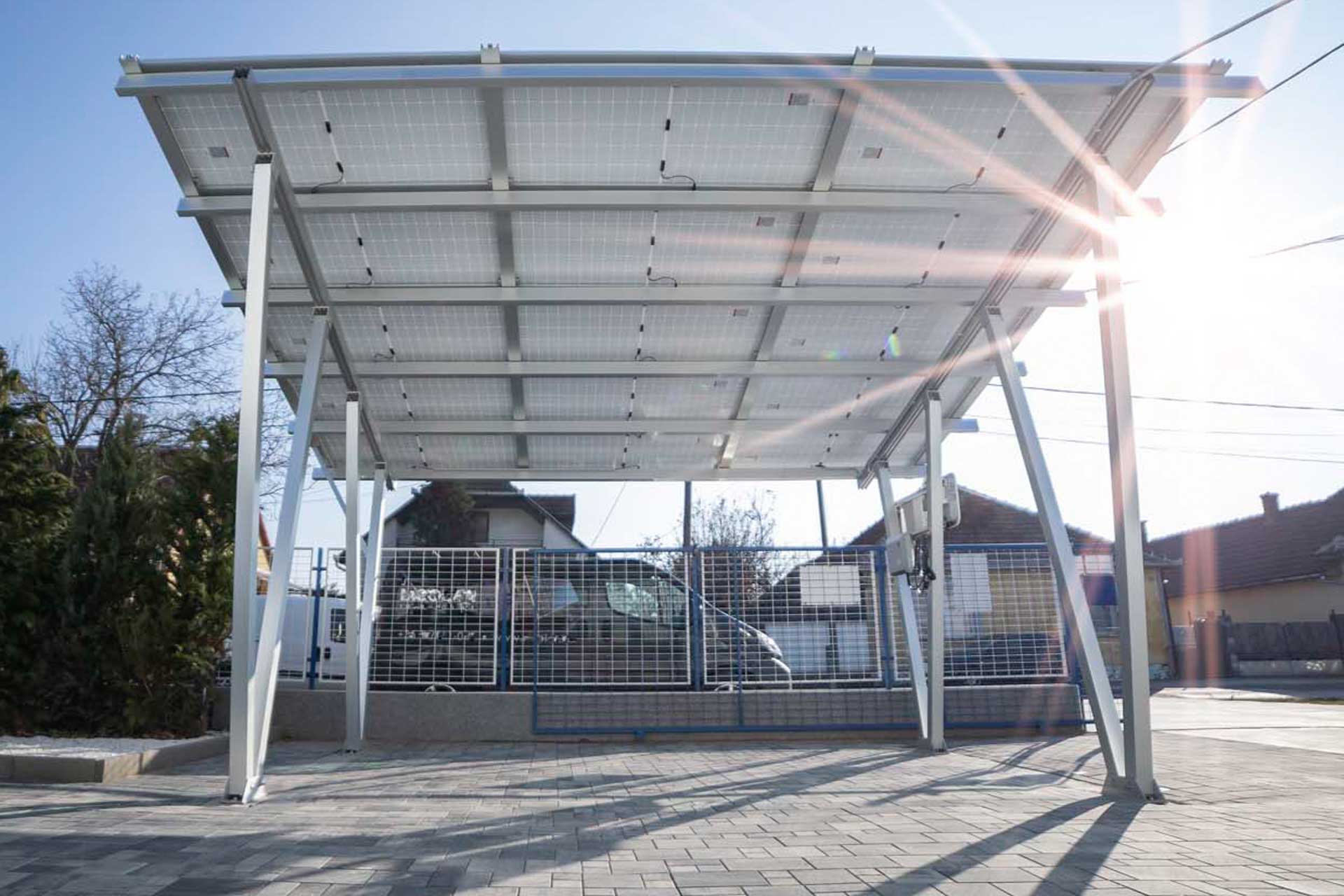 napelemes kocsibeálló, elektromos autó töltéssel, solar carport, megújuló energia, infrastruktúra