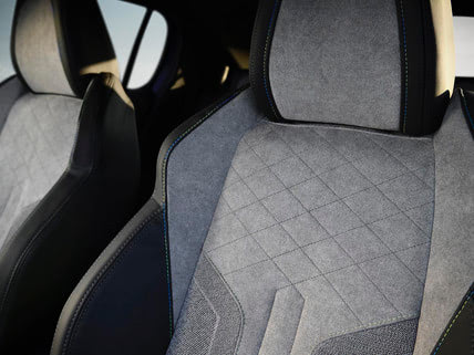 Peugeot e-208 , elektromos Peugeot, Belső ülések, kárpit,szürke szín